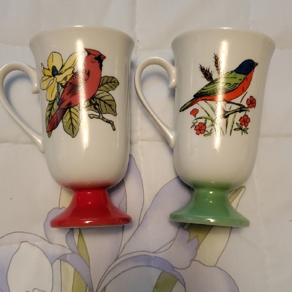 Bird Design Ceramic Mugs - Red and Green - Picture 1 of 6